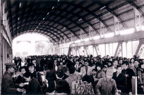 Crossing the Lo Wu bridge